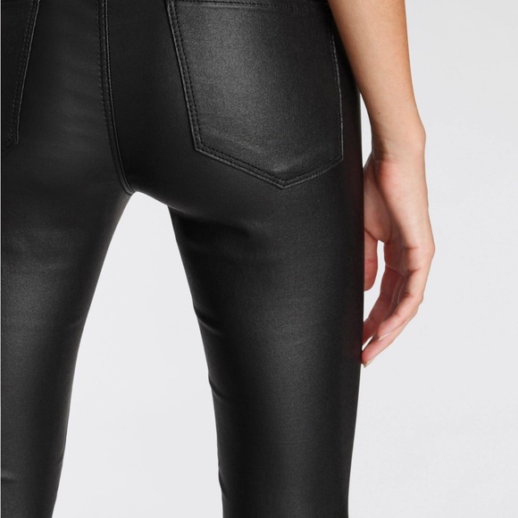 Vero Moda-VMSeven-Smooth coated pant-Slim fit-Size XS-Style#10138972-Black - Picture 1 of 16